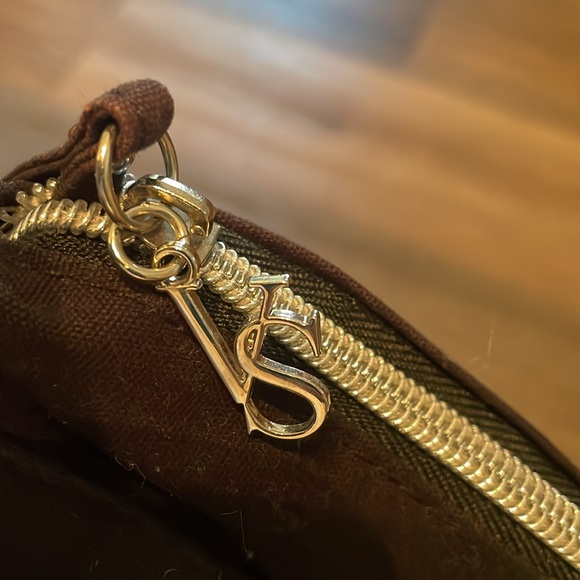 VICTORIA ’S SECRET BLACK/FUSHIA PINK SEQUIN DUFFLE BAG/TOTE - Picture 3 of 3